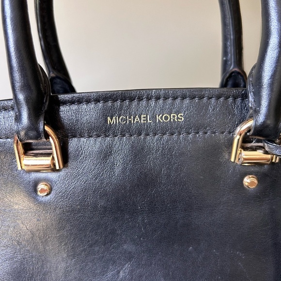 Michael Kors Over the shoulder detachable Handbag - WELL LOVED - Picture 4 of 5